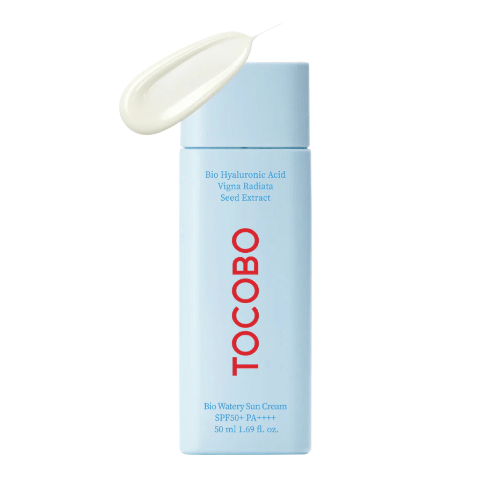 Uma garrafa TOCOBO Bio Watery Sun Cream SPF50+ PA++++ 50ml com um creme contendo ingredientes naturais para cuidados com a pele.