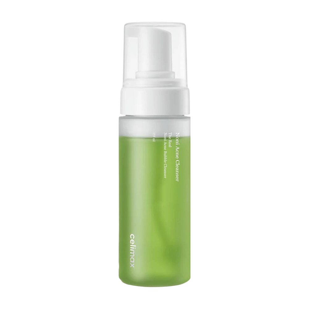 A garrafa com The Real Noni Acne Bubble Cleanser mostra um tom fresco e verde, o que indica ingredientes naturais. O dispensador de bomba torna-a fácil de usar e perfeita para criar um agente de limpeza rico e espumante. Ideal para combater a acne e proporcionar à pele uma sensação clara e limpa.