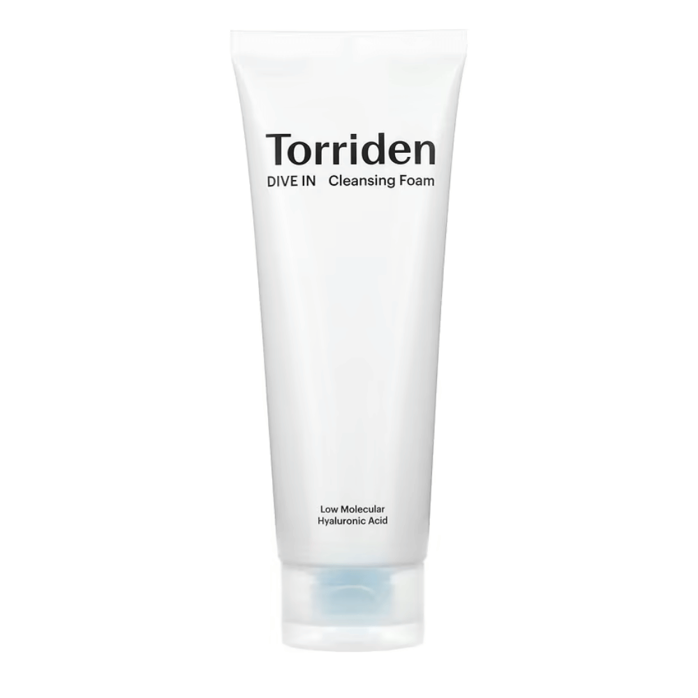 Um tubo DIVE-IN Low Molecular Hyaluronic Acid Cleansing Foam 150ml de Torriden em fundo branco.