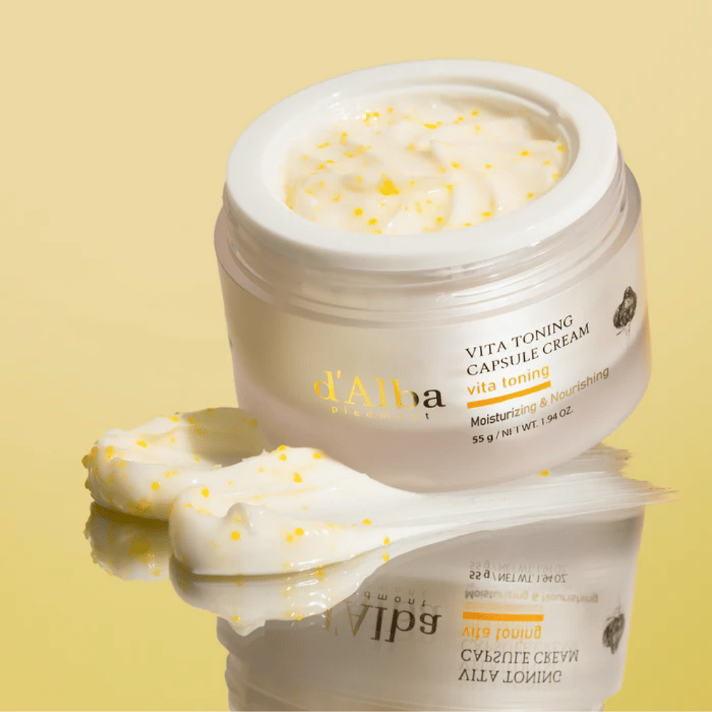 Textura do d’Alba Vita Toning Capsule Cream – creme facial com cápsulas brancas que se fundem na pele e ajudam a hidratar e proporcionar um tom de pele mais claro.