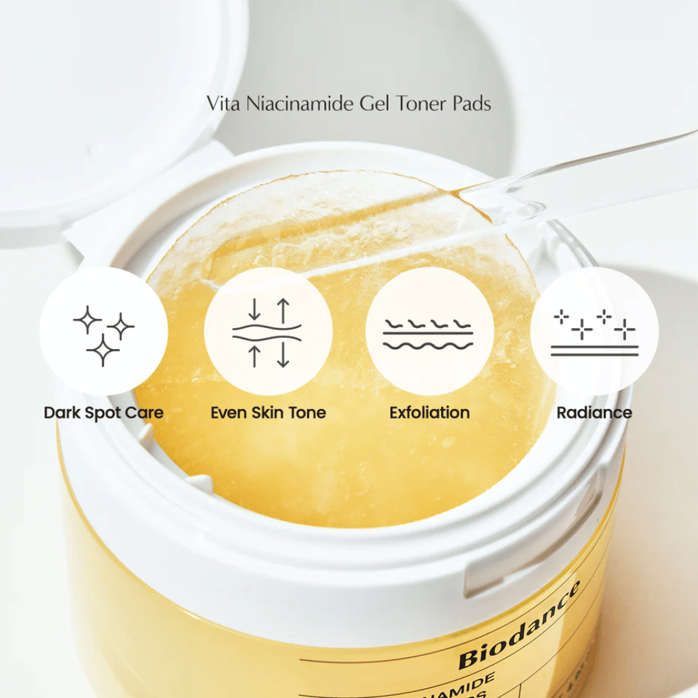 Biodance Vita Niacinamide Gel Toner Pads – discos esfoliantes para um tom de pele mais uniforme, brilho e tratamento de manchas escuras, exibidos em um pote aberto com pinça.