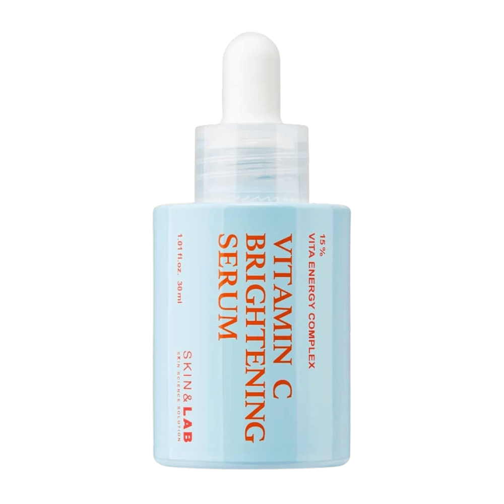 Skin&Lab Vitamin C Brightening Serum com 15% de Vita Energy Complex uniformiza o tom da pele e reduz manchas escuras. Hidrata, dá brilho à pele e melhora a textura, tornando-a perfeita para um look radiante e saudável.