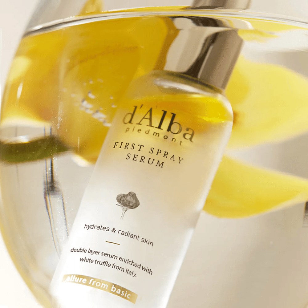 d'Alba White Truffle First Spray Serum oferece uma borrifada refrescante com hidratação intensa e brilho radiante, graças à sua formulação única com extrato de trufa branca da Itália. Perfeito para dar à pele um rápido refresco e nutrição durante o dia.