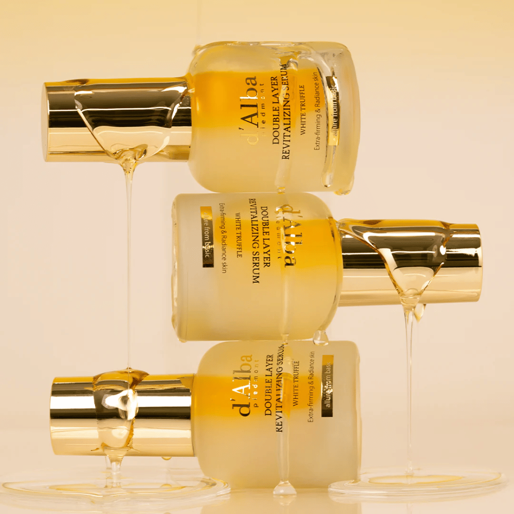d'Alba White Truffle Double Layer Revitalizing Serum é um sérum luxuoso que combina trufa branca nutritiva com óleos hidratantes. Esta fórmula de dupla ação proporciona hidratação intensa e fortalece a elasticidade da pele, resultando em um tom de pele mais suave e radiante.