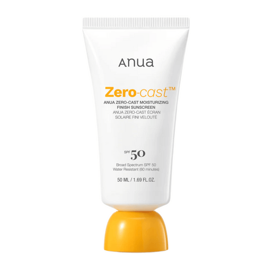 Imagem do produto de ANUA Zero-Cast Moisturizing Finish Sunscreen SPF 50 em tubo branco com tampa laranja, 50 ml. Um protetor solar leve sem resíduo branco, resistente à água por até 80 minutos.