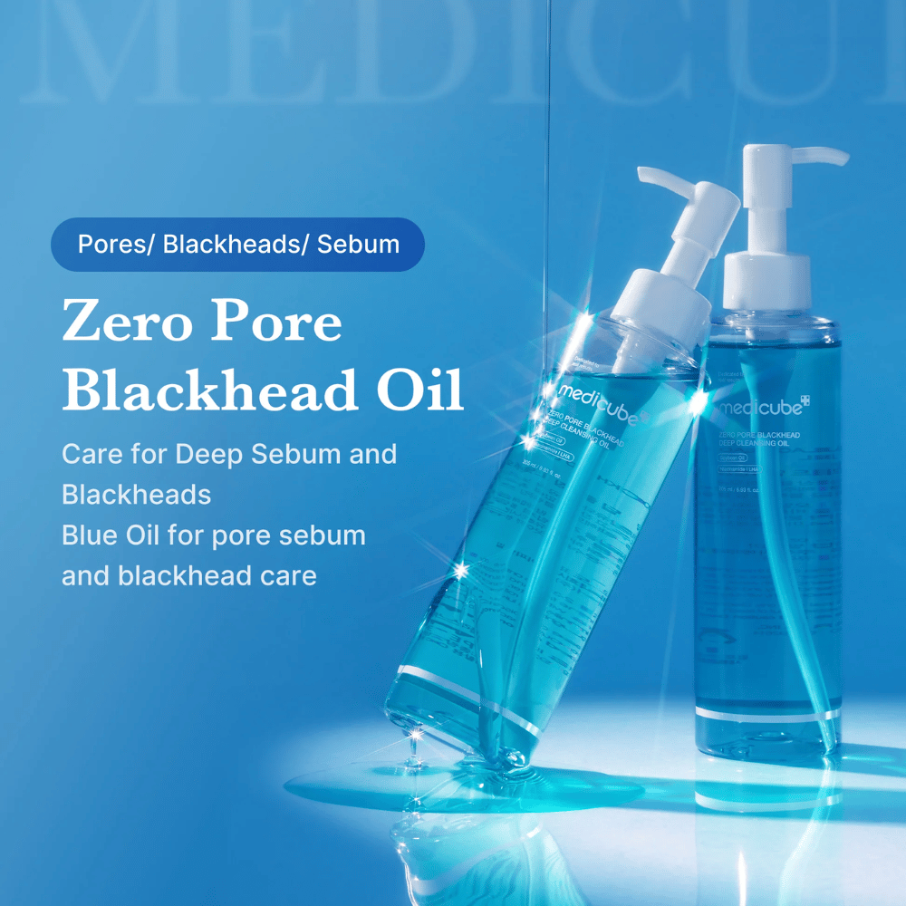Duas garrafas de Medicube Zero Pore Blackhead Deep Cleansing Oil em fundo azul com texto destacando seu efeito contra poros, sebo e pontos negros.