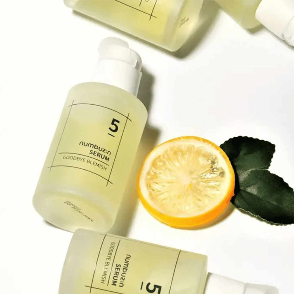 Cinco garrafas numbuzin No.5 Goodbye Blemish Serum 50ml com limões e folhas direcionadas para manchas e cicatrizes de acne.