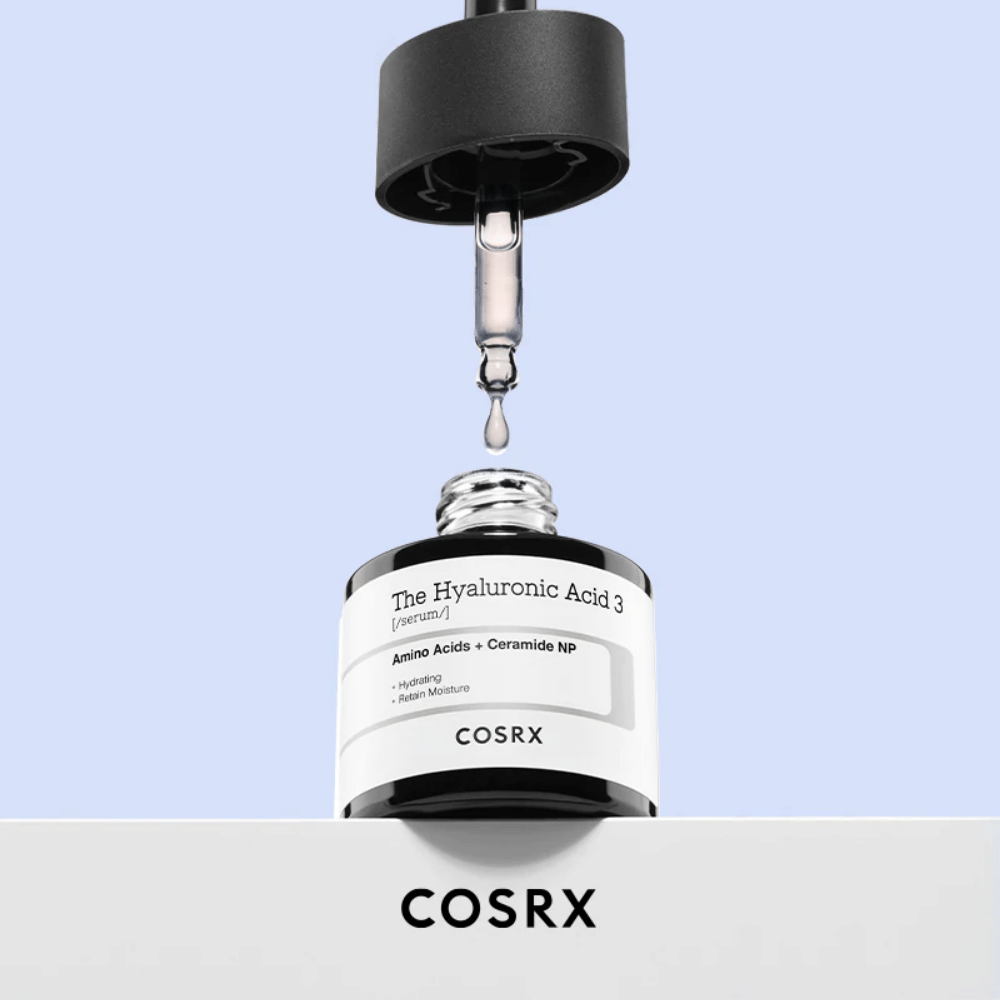 Um sérum com conta-gotas anexado, contendo COSRX:s The Hyaluronic Acid 3 Serum 20ml para apoiar a barreira de hidratação da pele.
