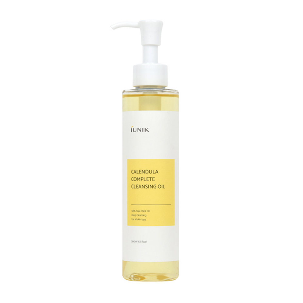 Uma garrafa iUNIK Calendula Complete Cleansing Oil 200ml para remover resíduos de maquilhagem com um rótulo amarelo sobre fundo branco.