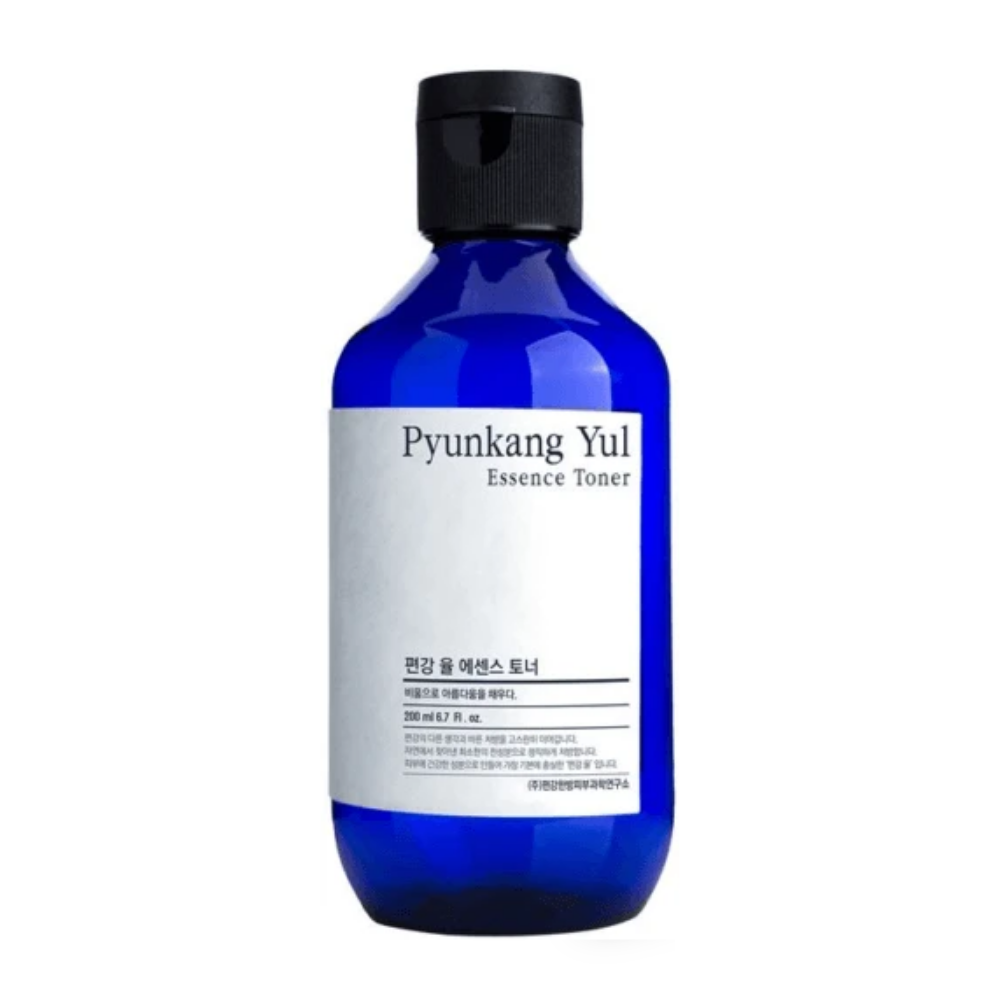 Um Pyunkang Yul Essence Toner enriquecido com extrato de raiz de astrágalo para hidratação da pele.