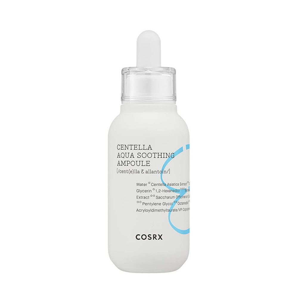 Uma garrafa COSRX Centella Aqua Soothing Ampoule 40ml com propriedades calmantes sobre um fundo branco.