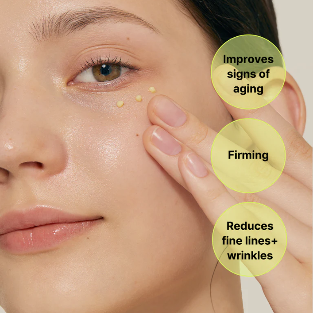 O rosto de uma mulher com rugas visíveis, indicando sinais de envelhecimento e elasticidade reduzida, usando COSRX Retinol 0.1 Cream 20ml.